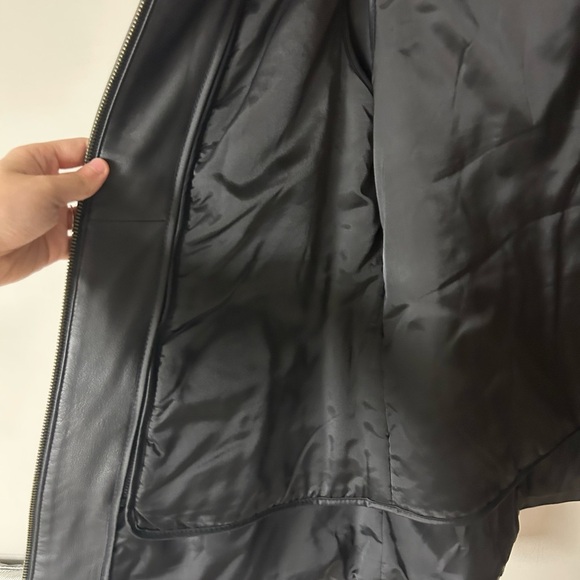 Danier Women’s Black Double Lined Leather Jacket - Picture 4 of 7